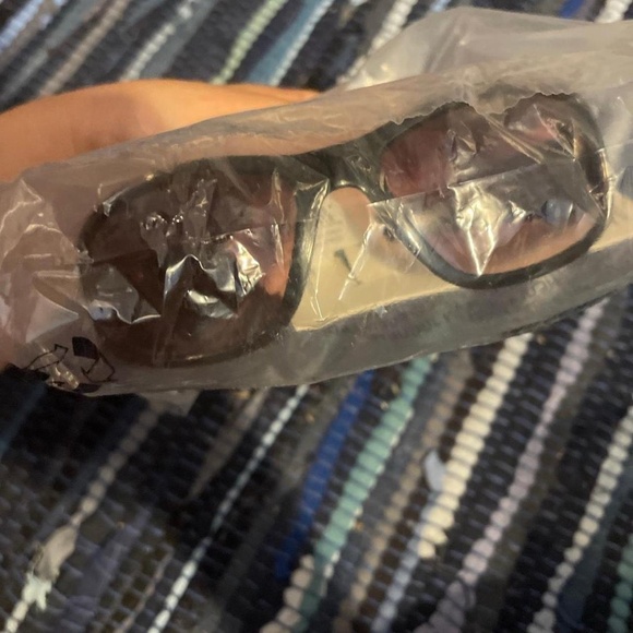 American Eagle Sunglasses Brand New in Packaging - Picture 1 of 4